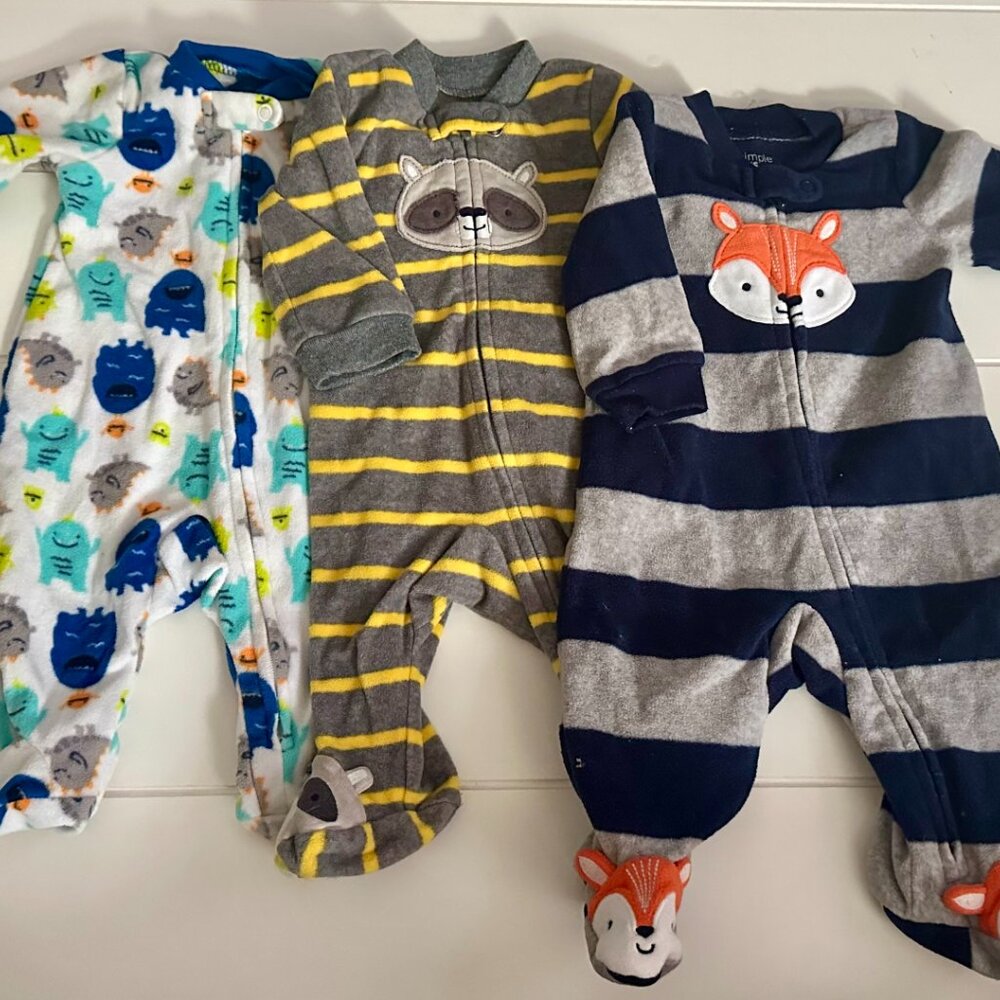 8 pairs of Simple Joys by Carter size NB Onesies Footsies